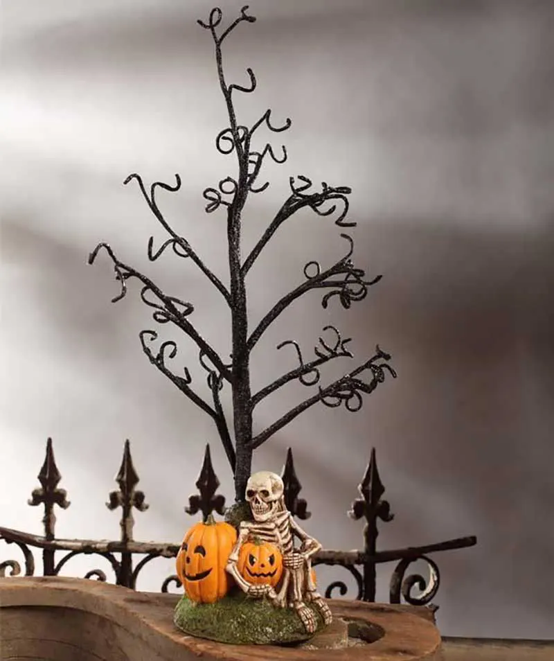 Haunted spooky Halloween Tree with pumpkin