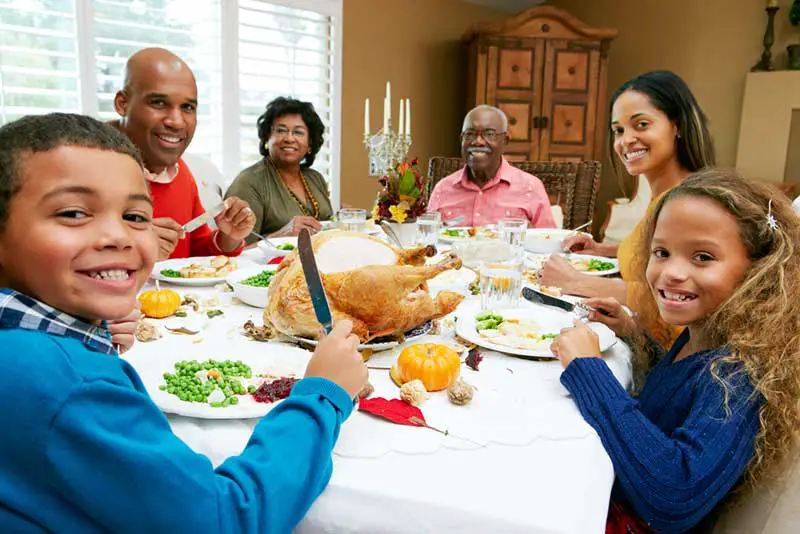 six family members having thanksgiving dinner