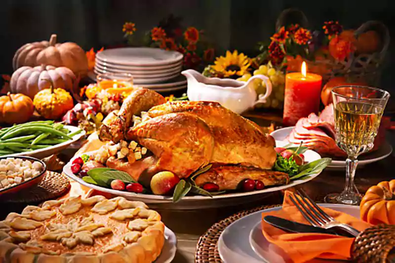 thanksgiving family dinner image