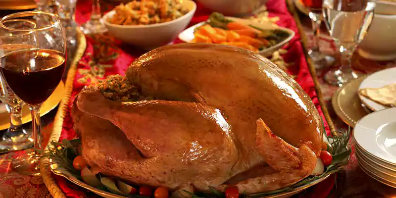 thanksgiving family dinner image